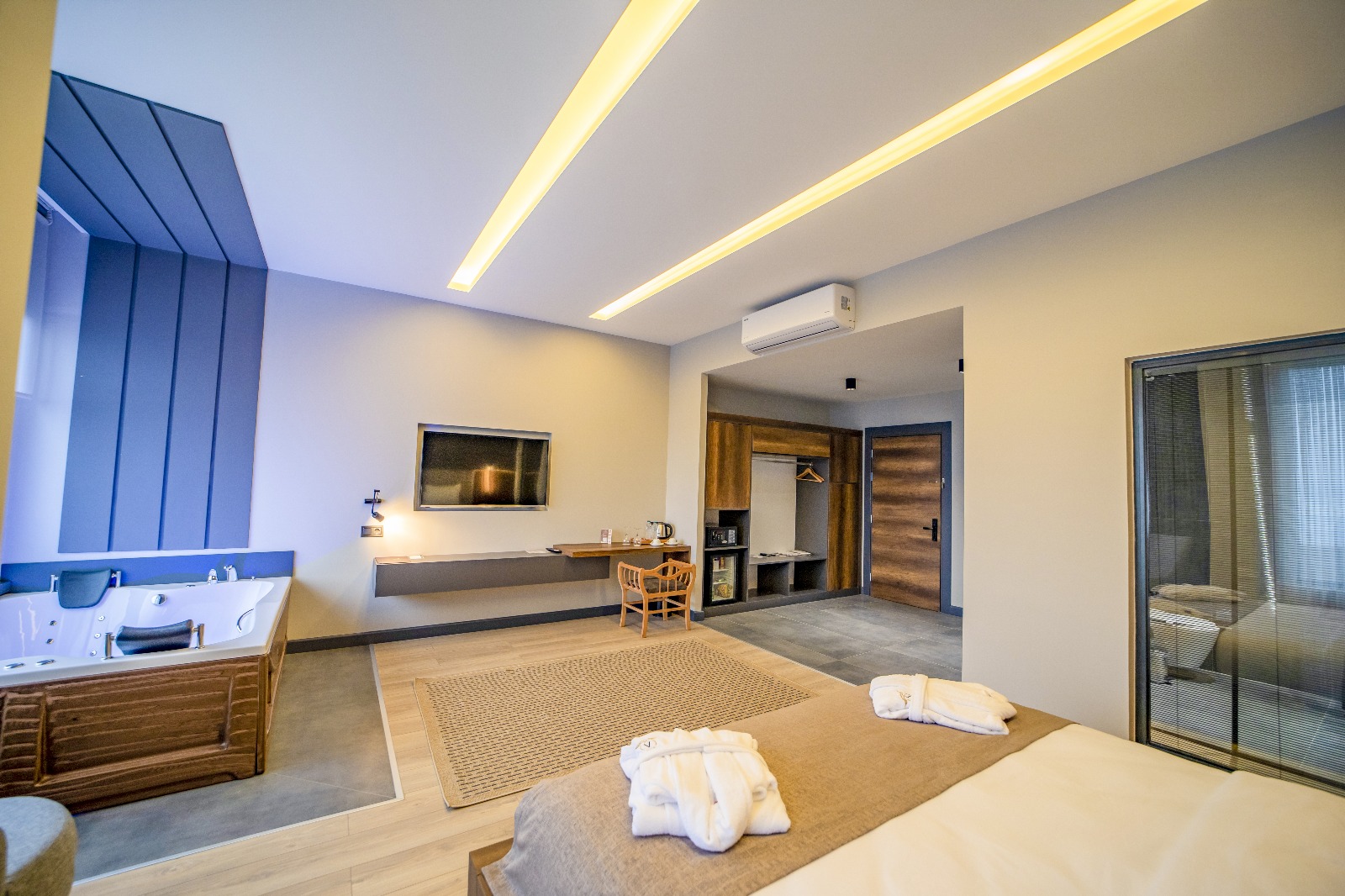King Suite Room 2